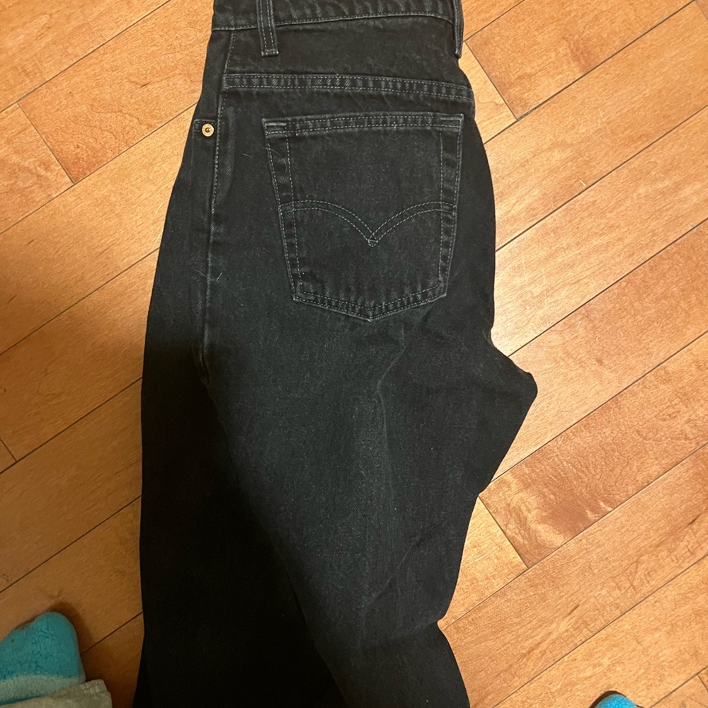 Vintage, mom levi jeans. I cuffed the bottoms because I’m short! Flattering